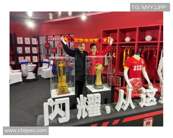 足球之夜荣耀归属昔日球星 回顾他们的传奇时刻与情感告别 足球之夜荣耀归属昔日球星 回顾他们的传奇时刻与情感告别