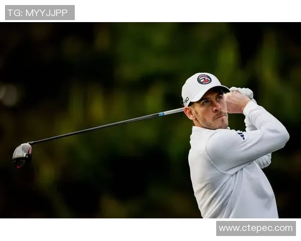 足球球场上的高尔夫球星如何在两项运动中游刃有余展现独特魅力